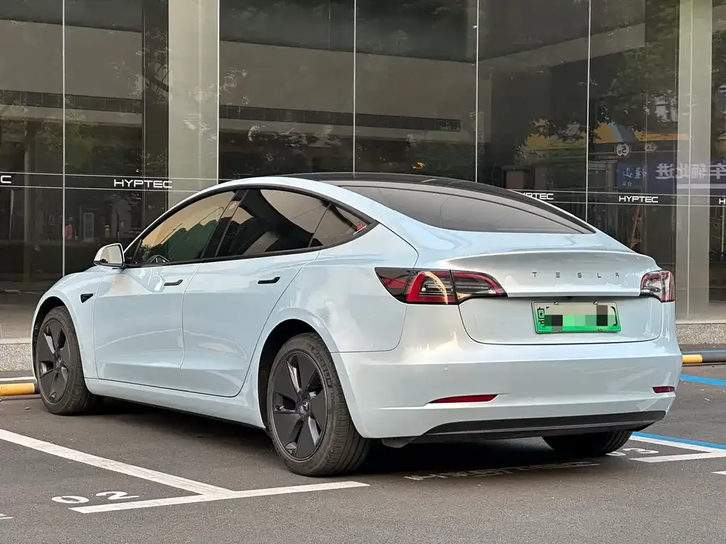 Tesla Model 3 — фото 8