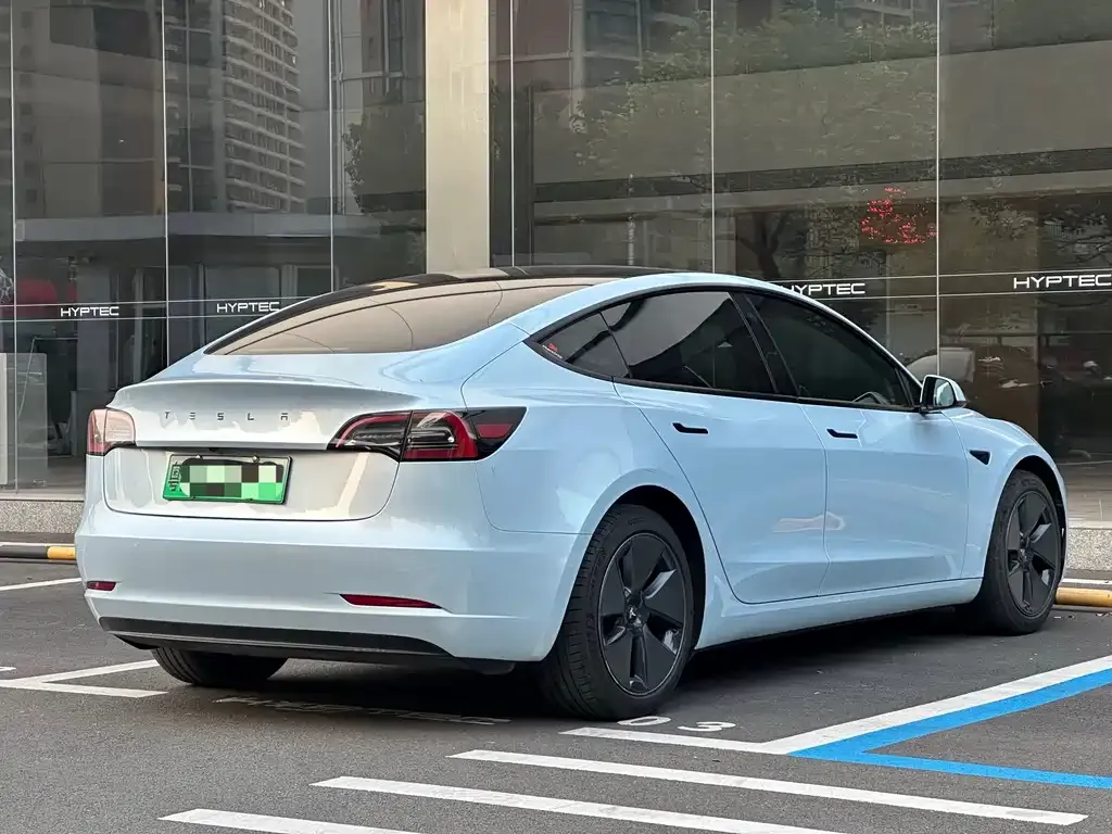 Tesla Model 3 — фото 7