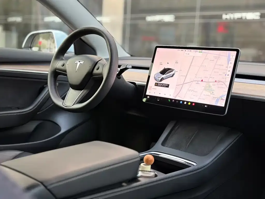 Tesla Model 3 — фото 2