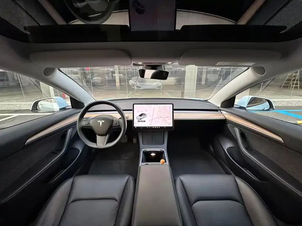 Tesla Model 3 — фото 6