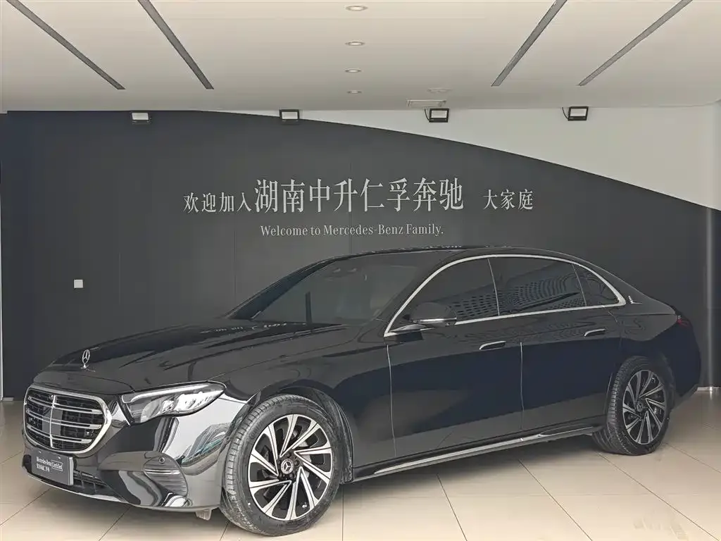 Mercedes-Benz E-Class — фото 1