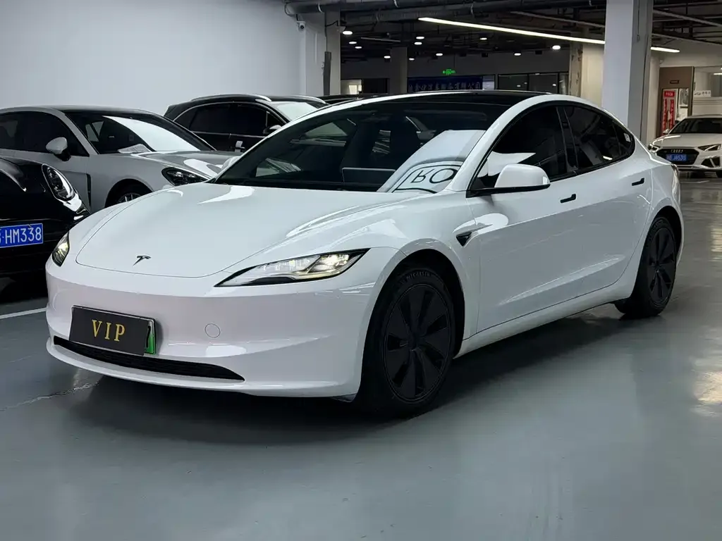 Tesla Model 3 — фото 1