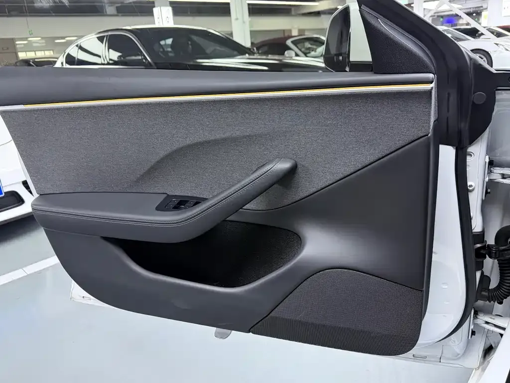 Tesla Model 3 — фото 10