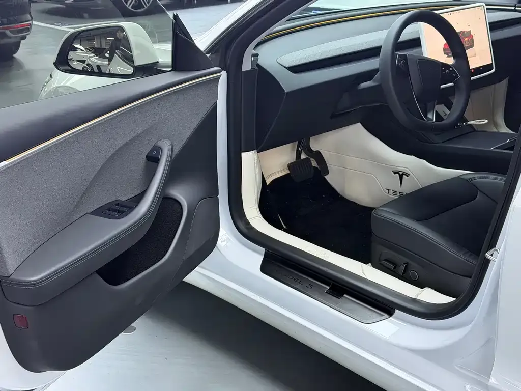 Tesla Model 3 — фото 8