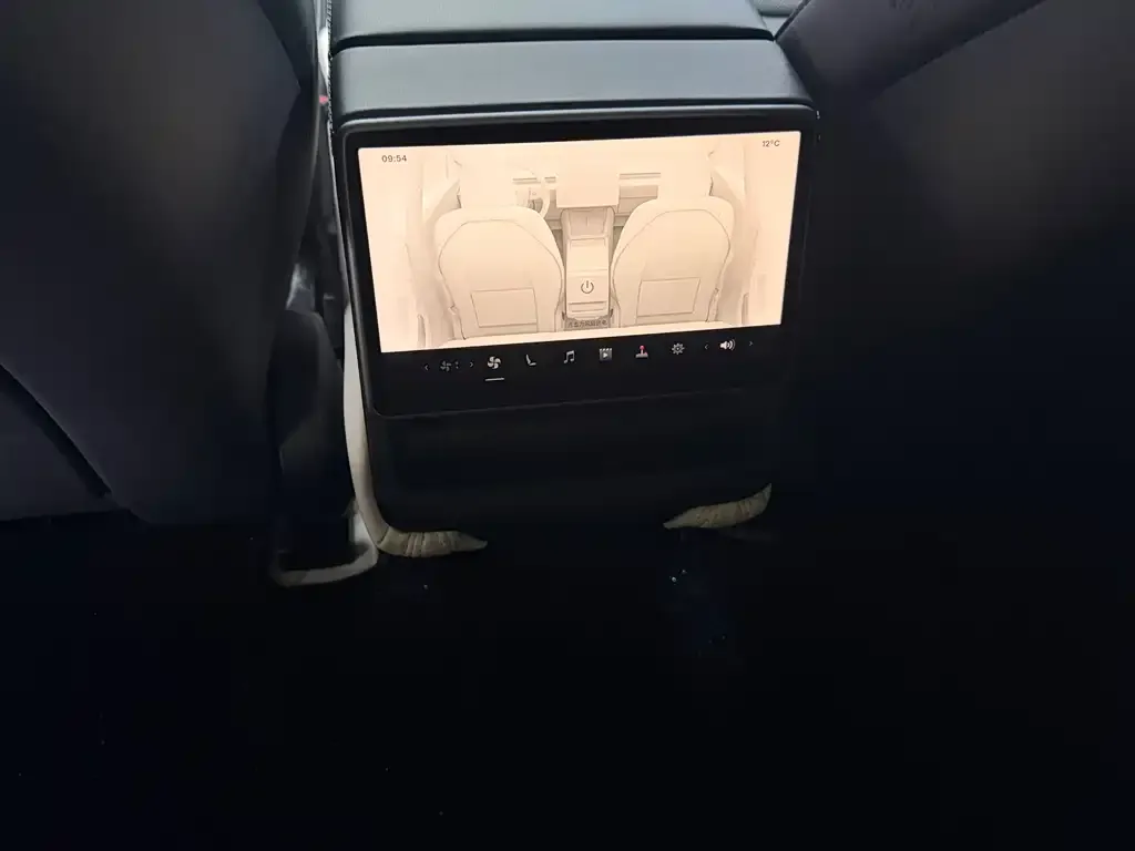 Tesla Model 3 — фото 4