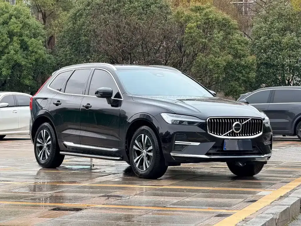 Volvo XC60 — фото 1