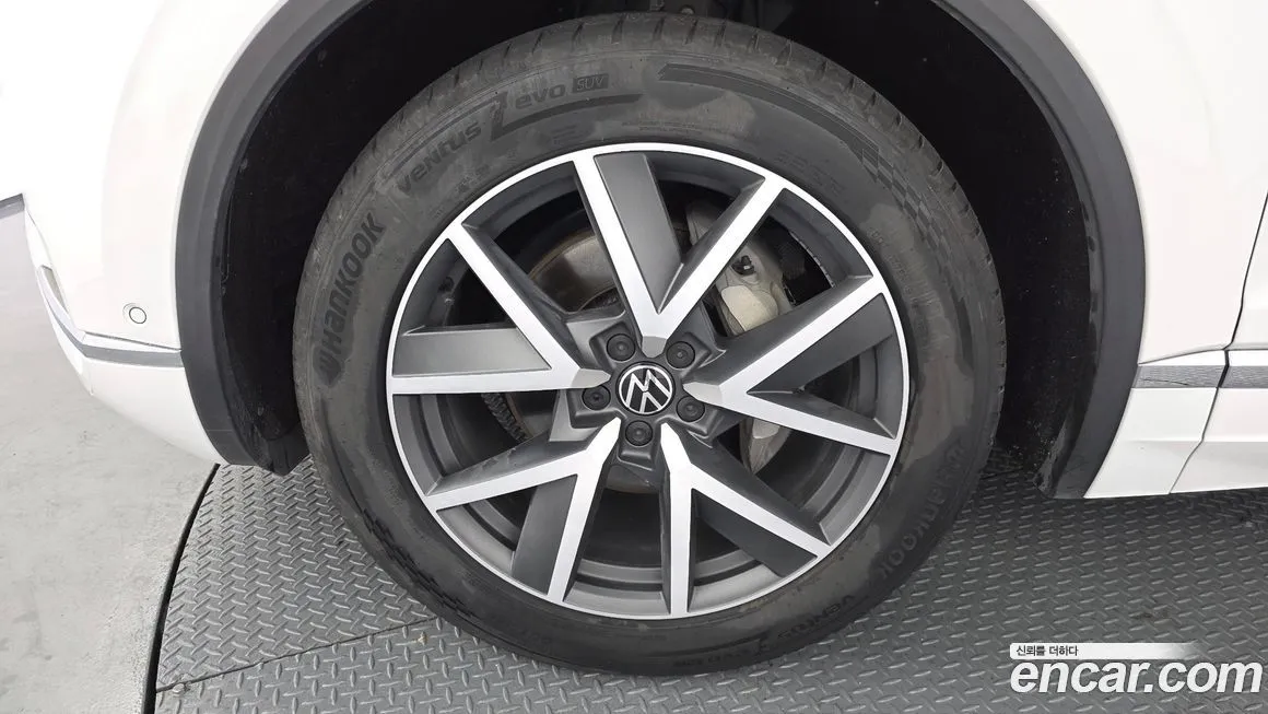Volkswagen Touareg 2023 из KR, фото 3