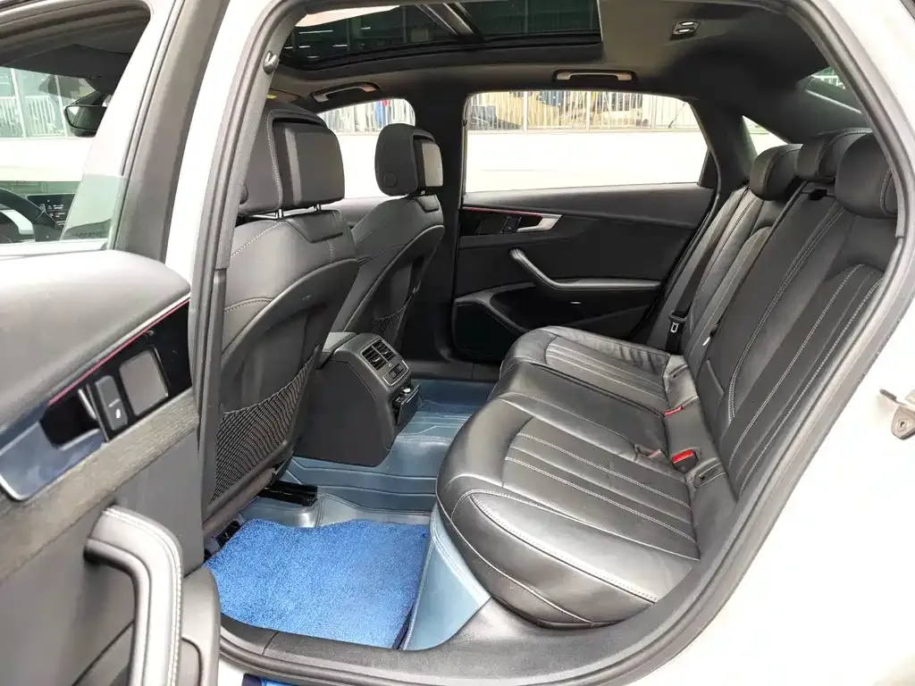Audi A4L 2023 из CN, фото 5