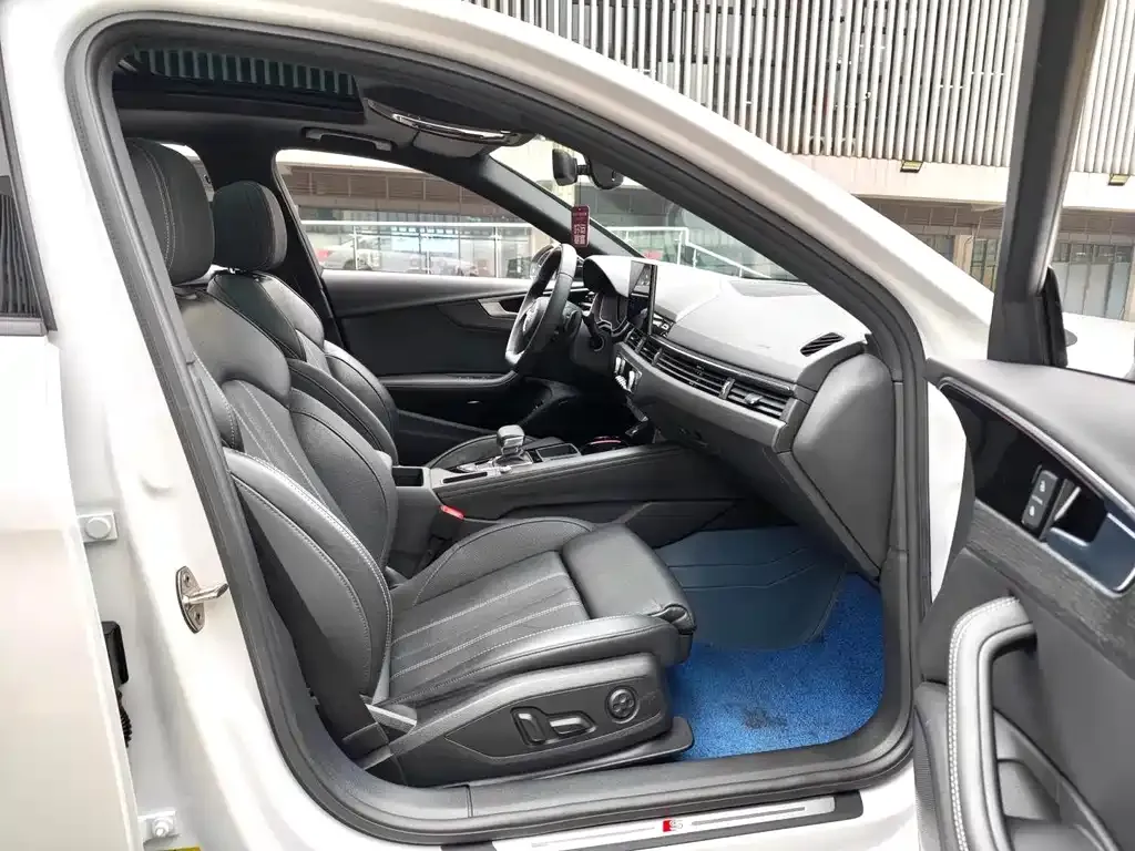 Audi A4L 2023 из CN, фото 8