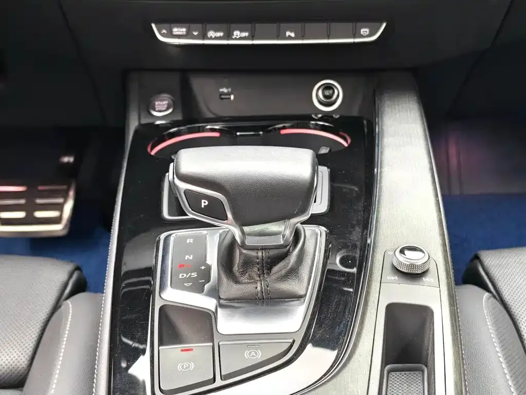 Audi A4L 2023 из CN, фото 10
