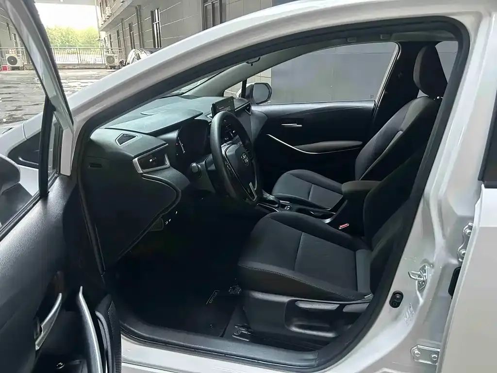 Toyota Corolla 2023 из CN, фото 5