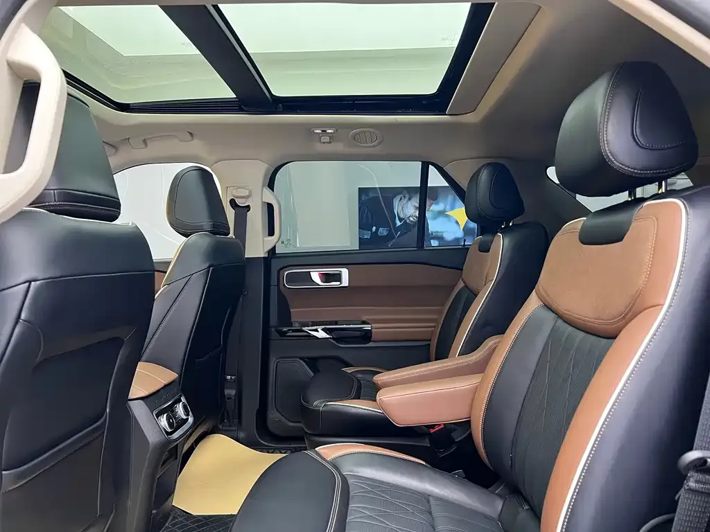 Ford Explorer 2024 из CN, фото 8