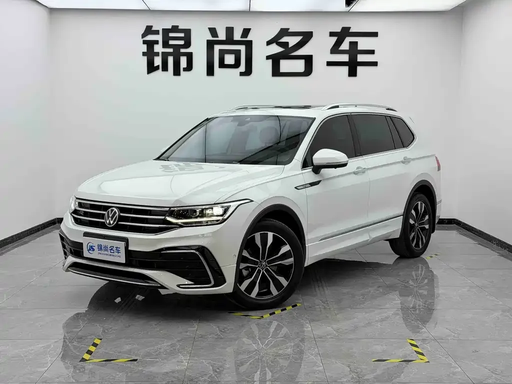 Volkswagen Tiguan L — фото 1