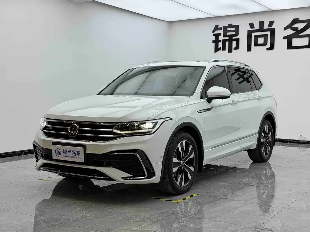 Volkswagen Tiguan L — фото 9