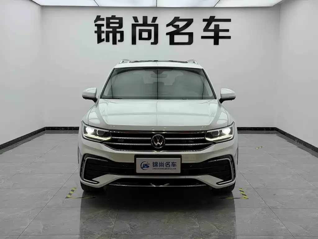 Volkswagen Tiguan L — фото 2
