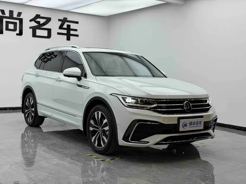 Volkswagen Tiguan L — фото 4