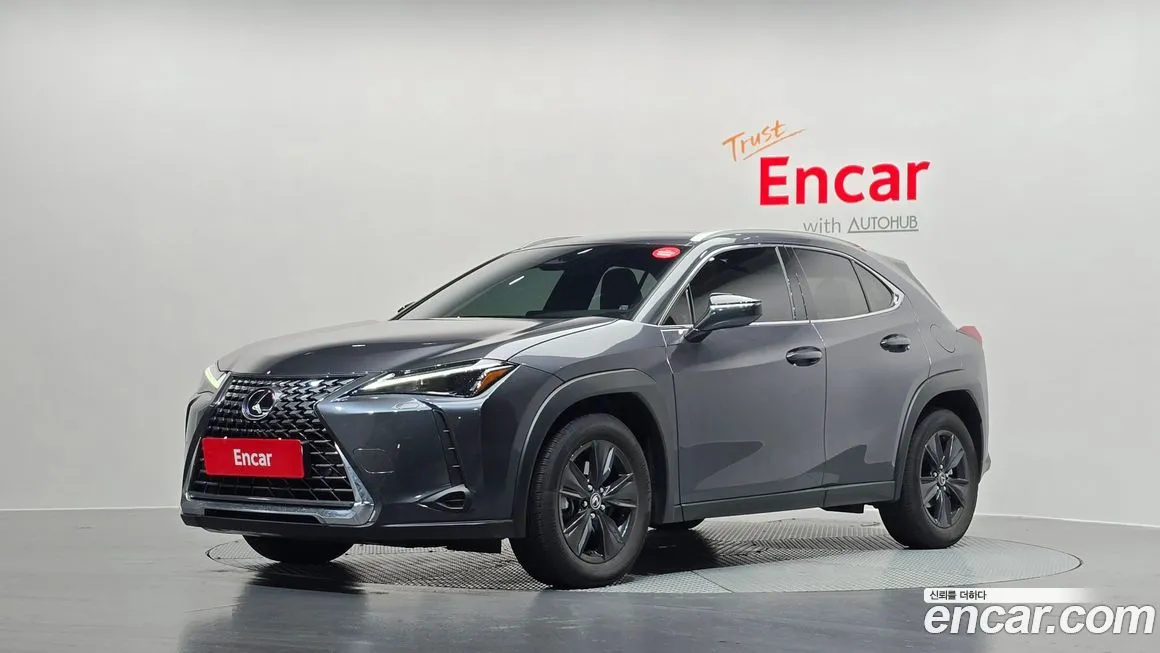 Lexus UX — фото 1