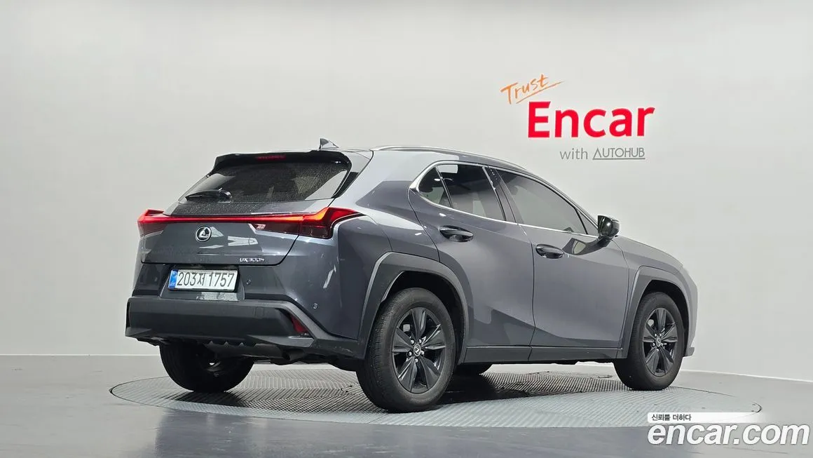 Lexus UX — фото 4