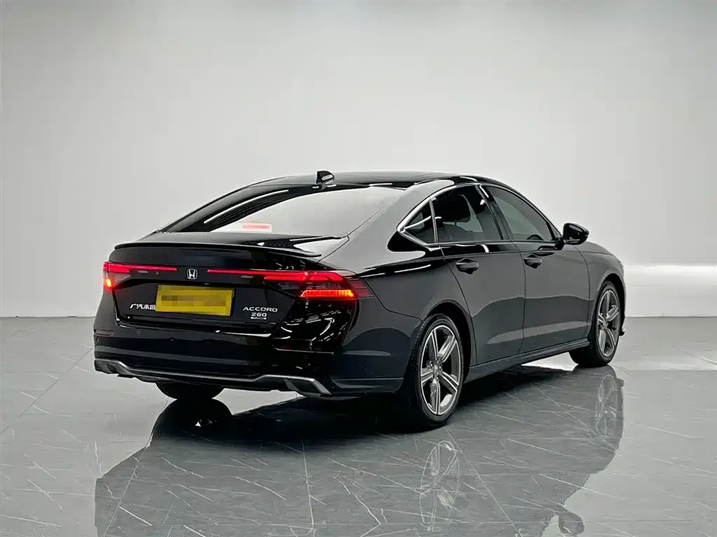 Honda Accord — фото 9