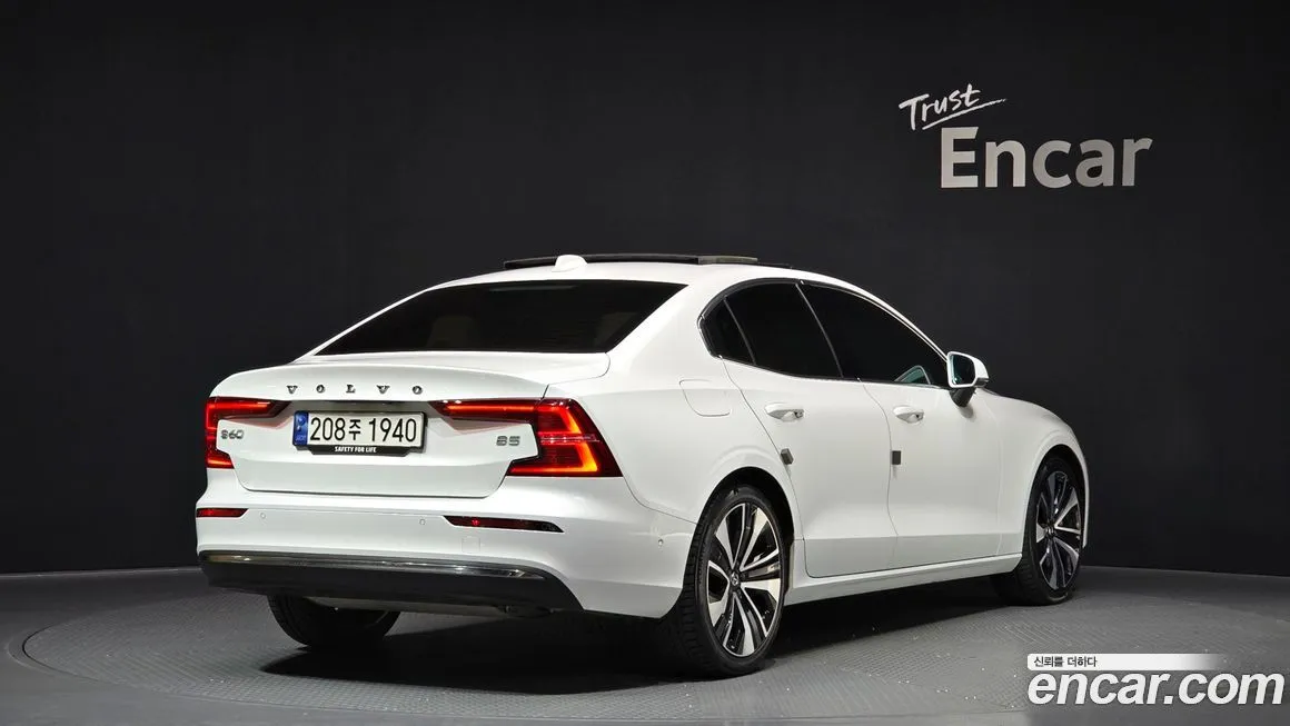 Volvo S60 2024 из KR, фото 4