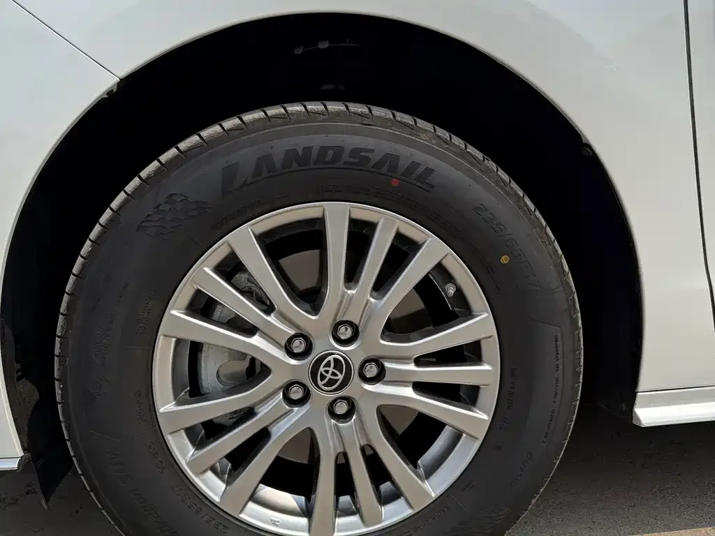 Toyota Sienna — фото 3