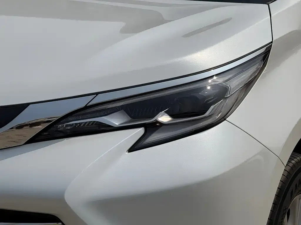 Toyota Sienna — фото 2