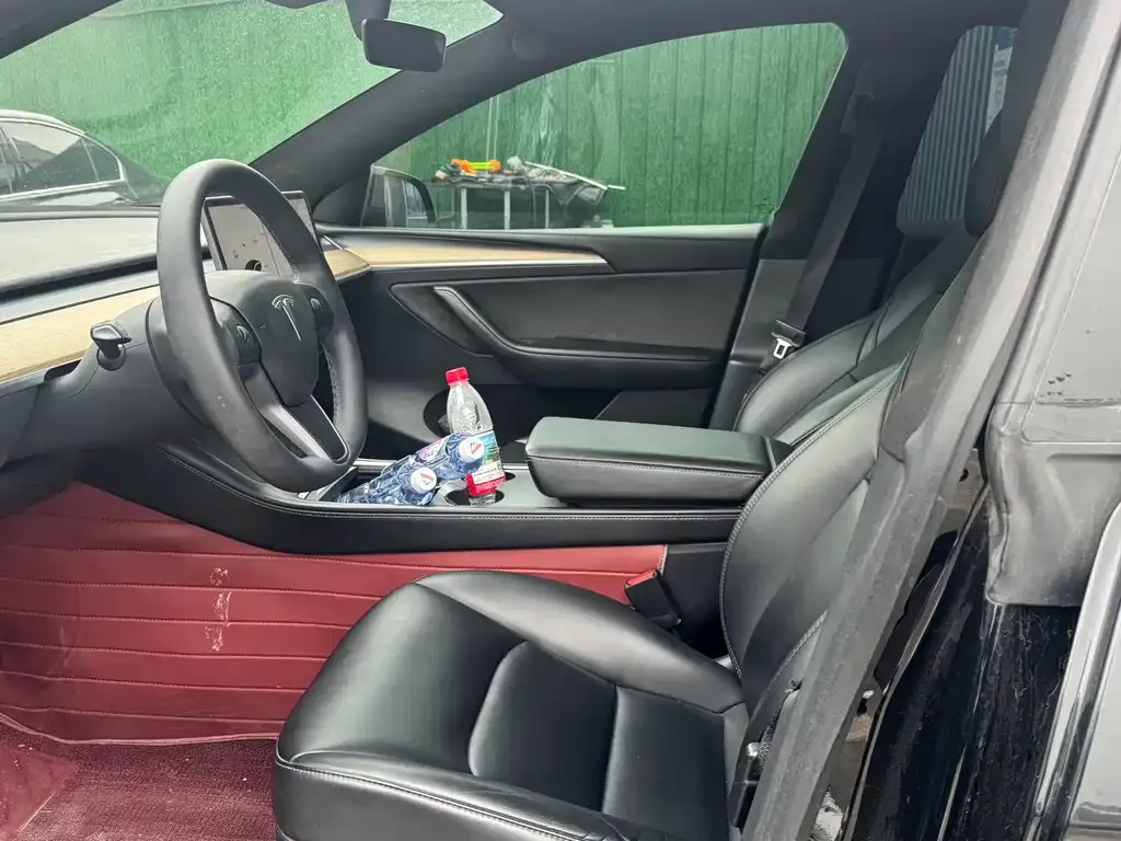 Tesla Model Y — фото 6