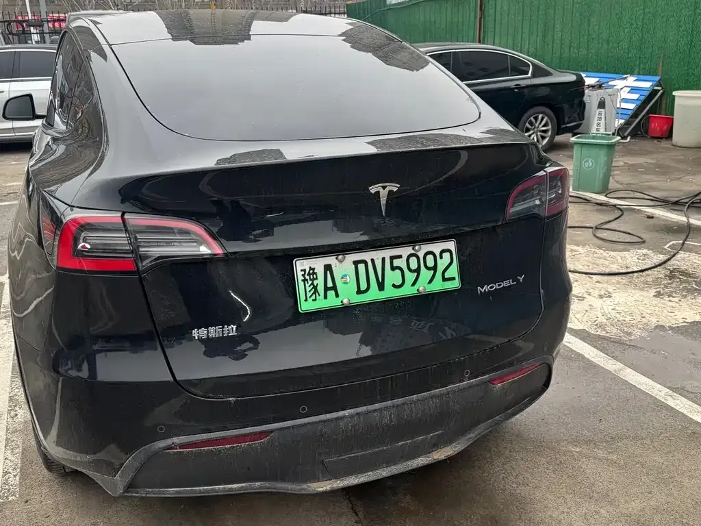 Tesla Model Y — фото 4