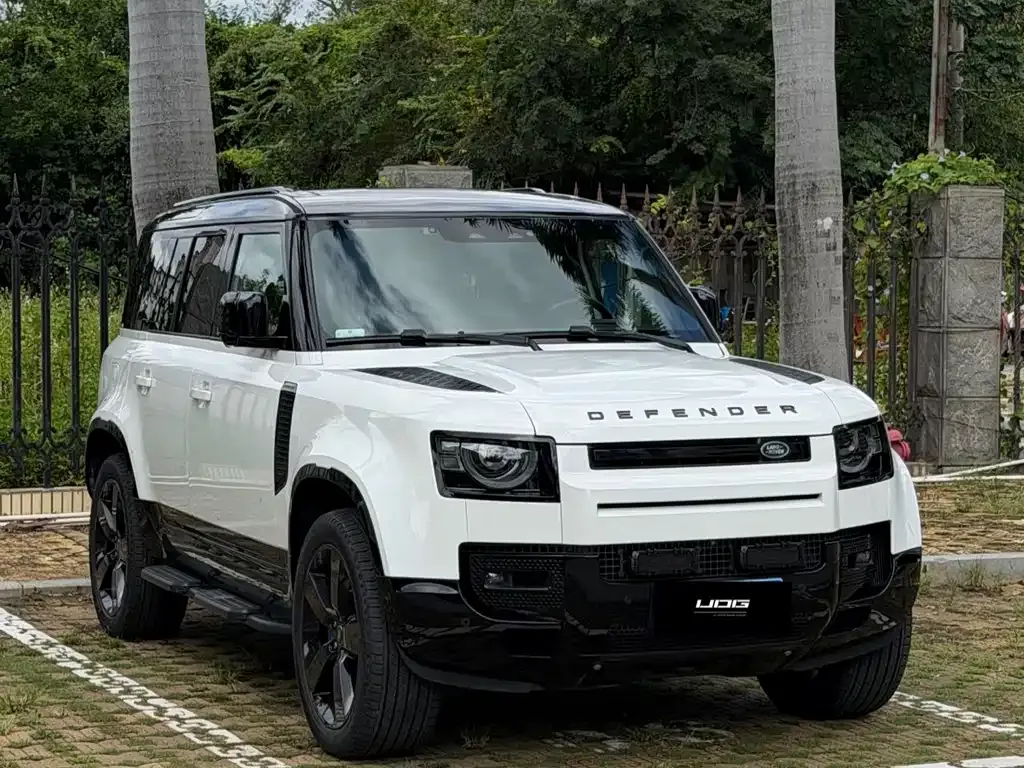 Land Rover Defender — фото 1