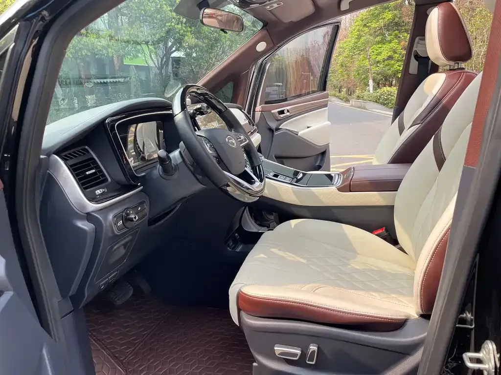 GAC Motor Trumpchi M8 — фото 10