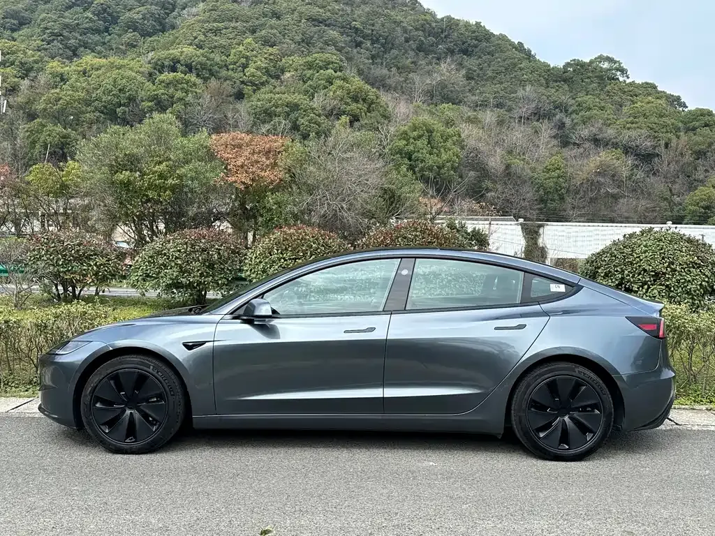 Tesla Model 3 — фото 9