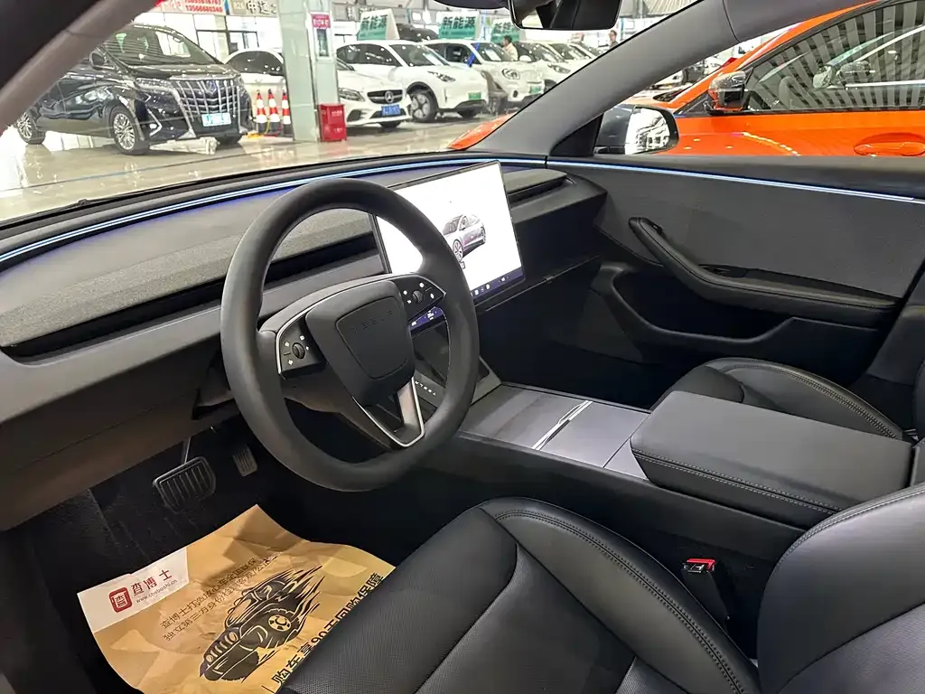 Tesla Model 3 — фото 8