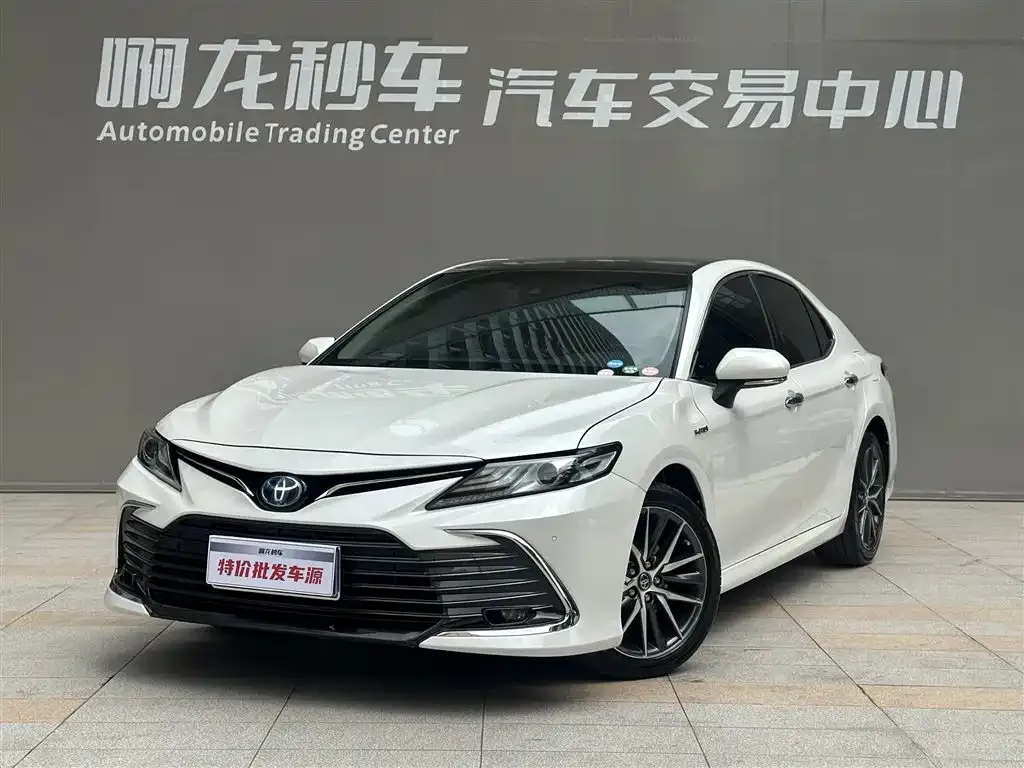 Toyota Camry — фото 5