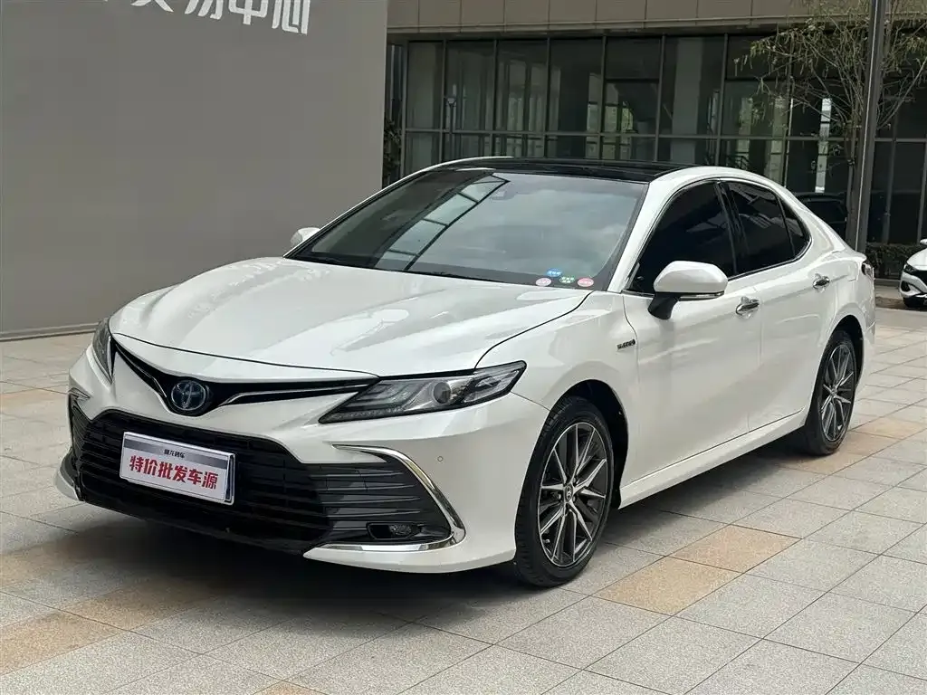 Toyota Camry — фото 7