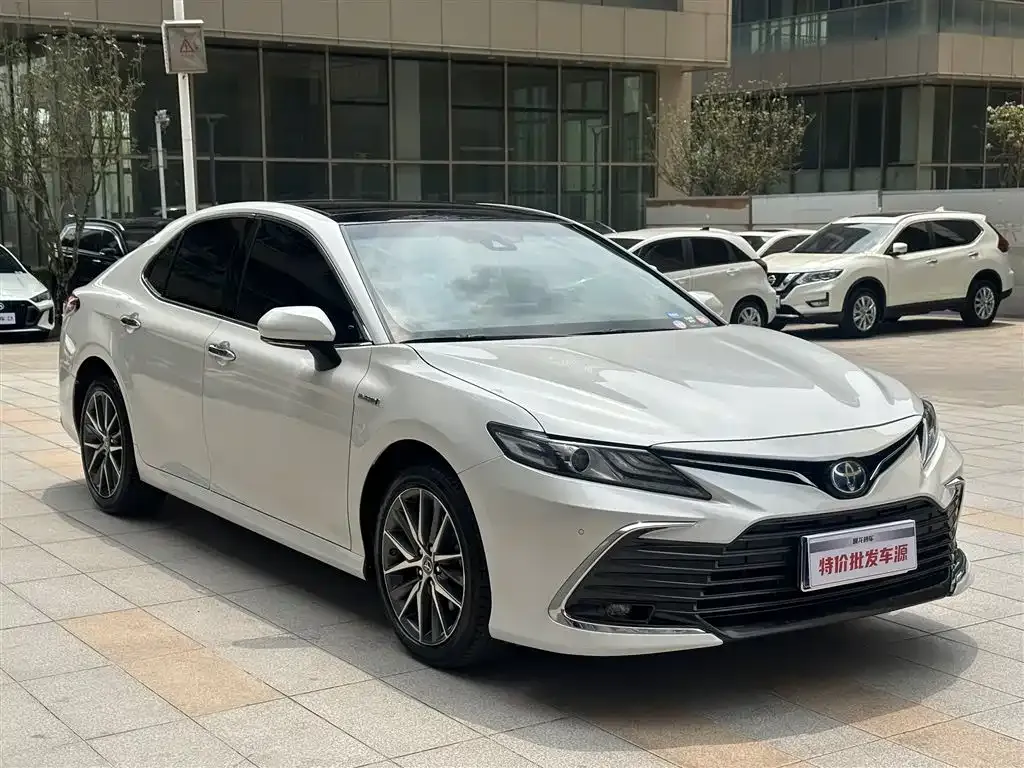 Toyota Camry — фото 9