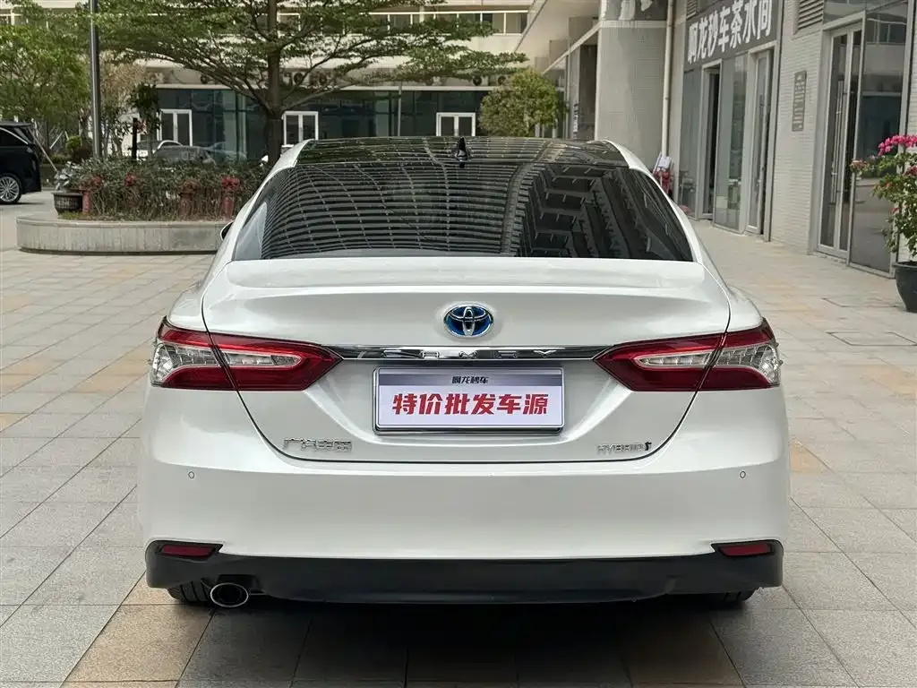 Toyota Camry — фото 8