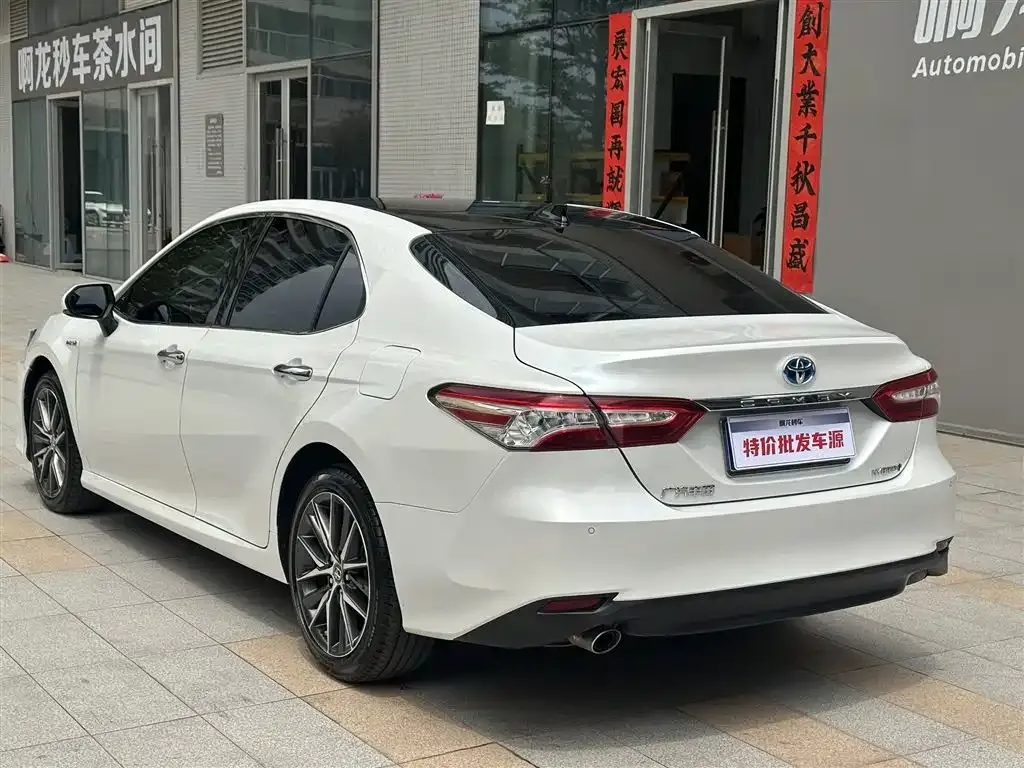 Toyota Camry — фото 6