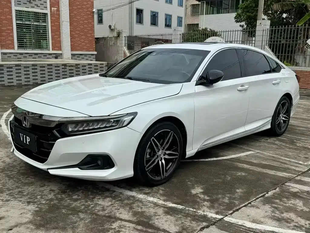 Honda Accord — фото 1