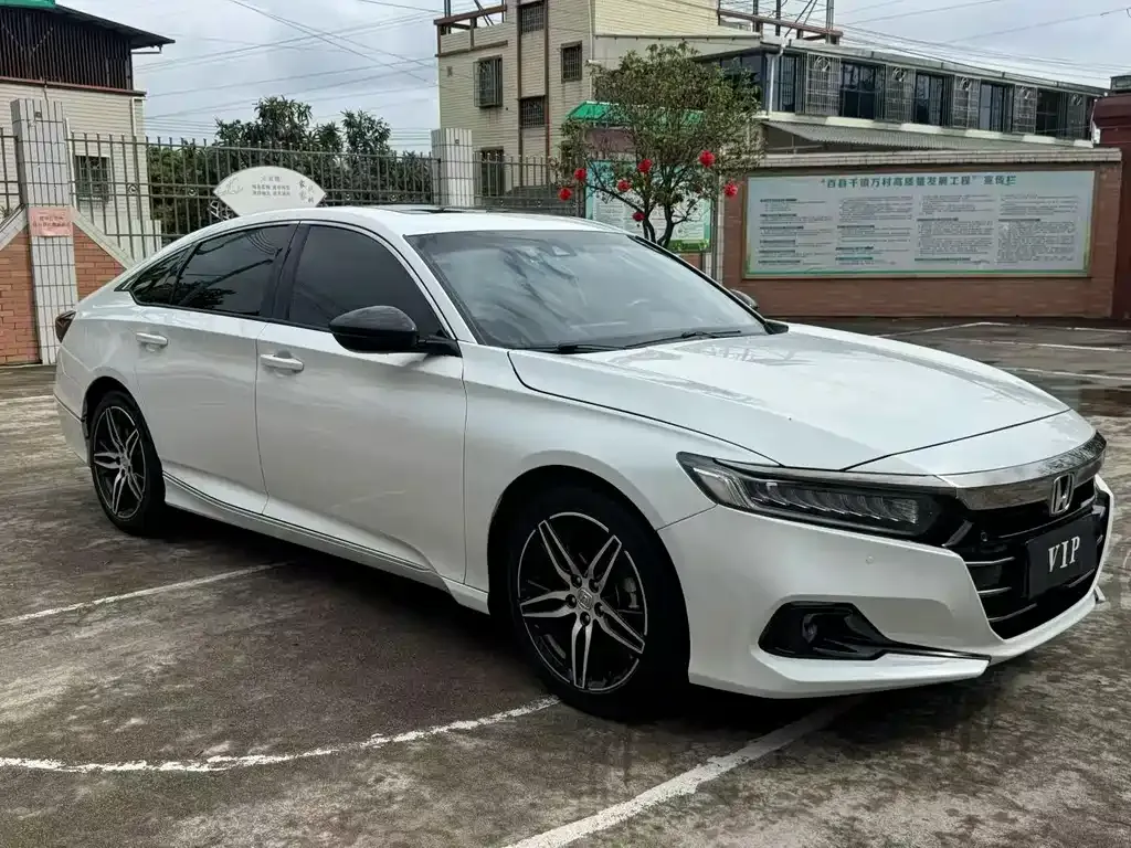 Honda Accord — фото 8