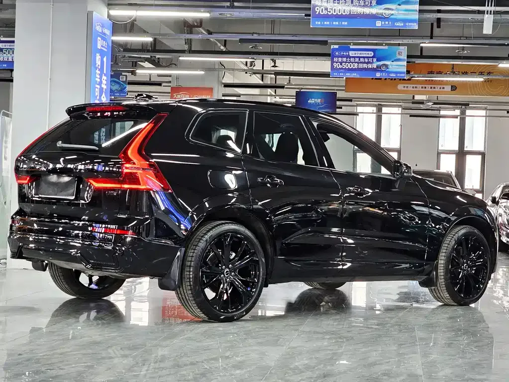 Volvo XC60 — фото 10