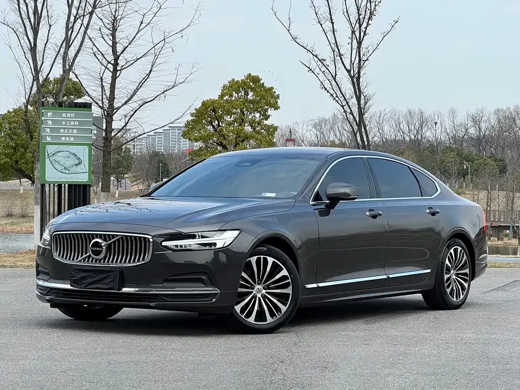 Volvo S90 — фото 1