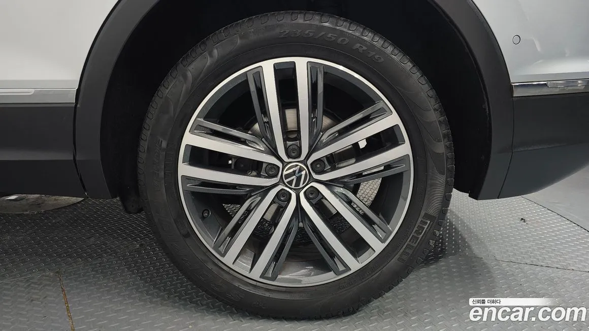 Volkswagen Tiguan 2023 из KR, фото 9