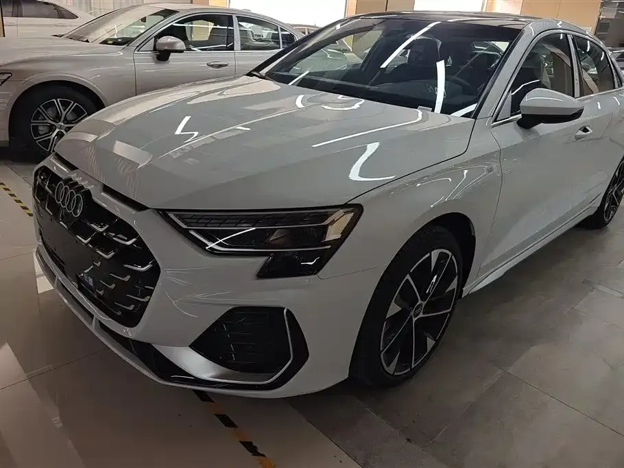 Audi A3 — фото 1