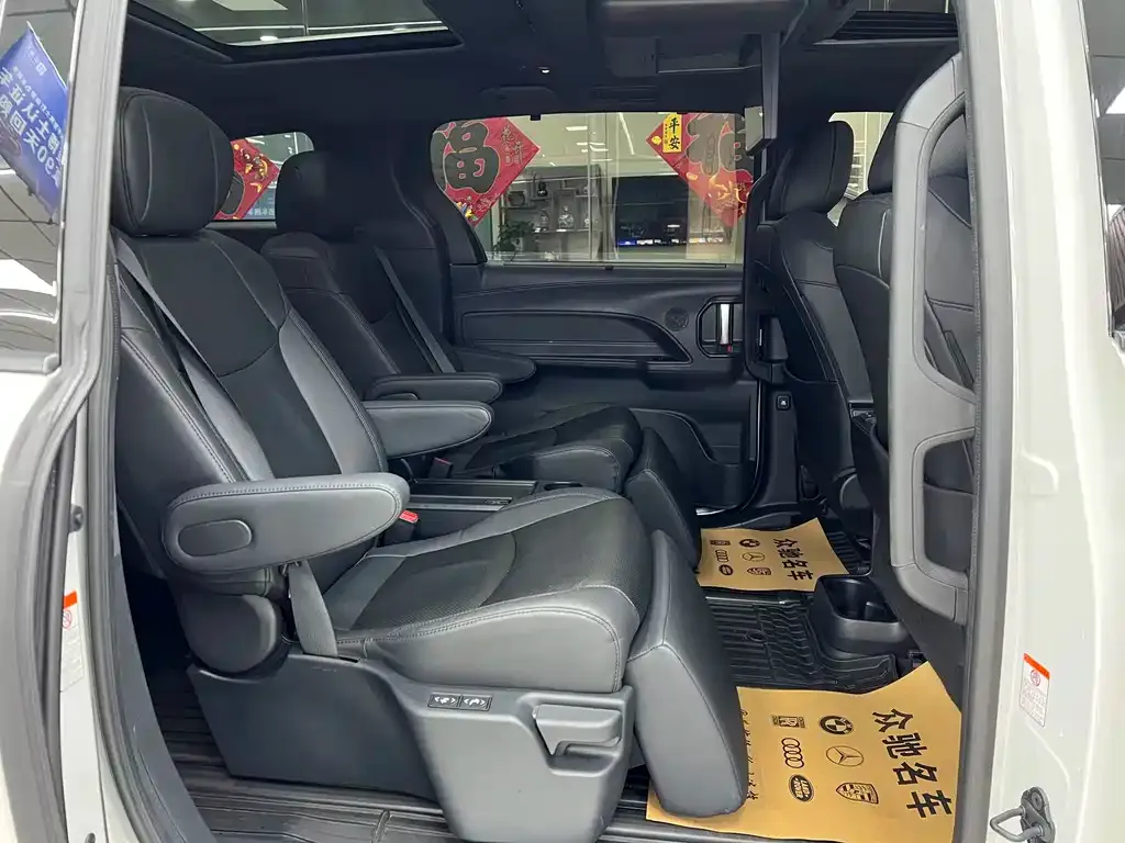 Toyota Granvia 2024 из CN, фото 3