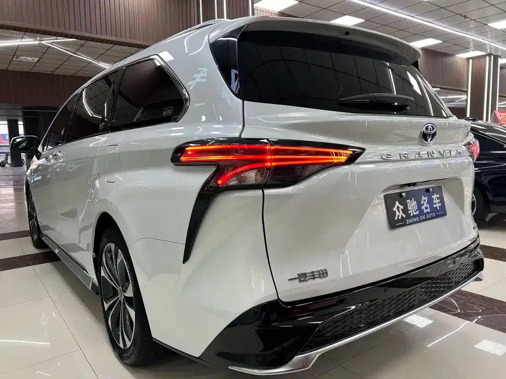 Toyota Granvia 2024 из CN, фото 8
