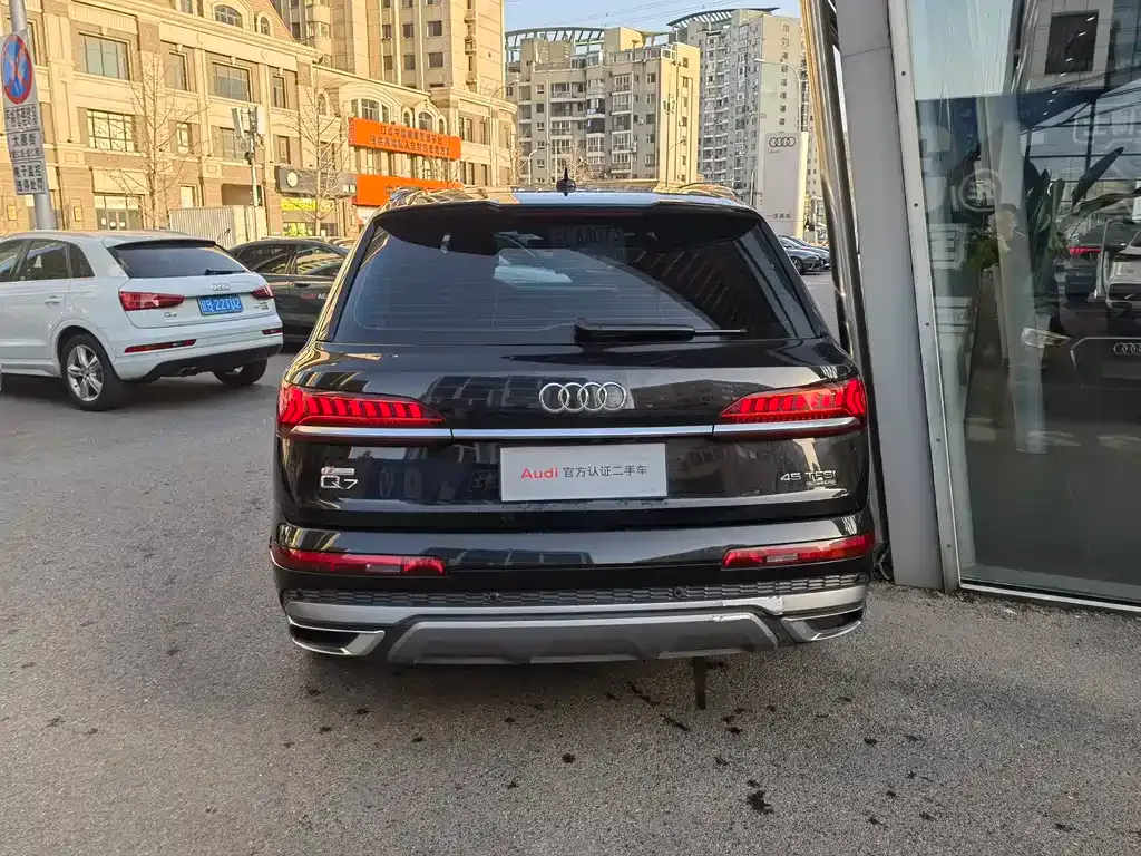 Audi Q7 — фото 10