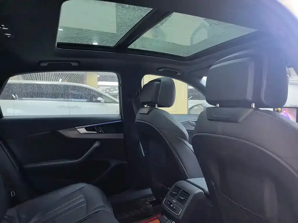 Audi A4L 2023 из CN, фото 5