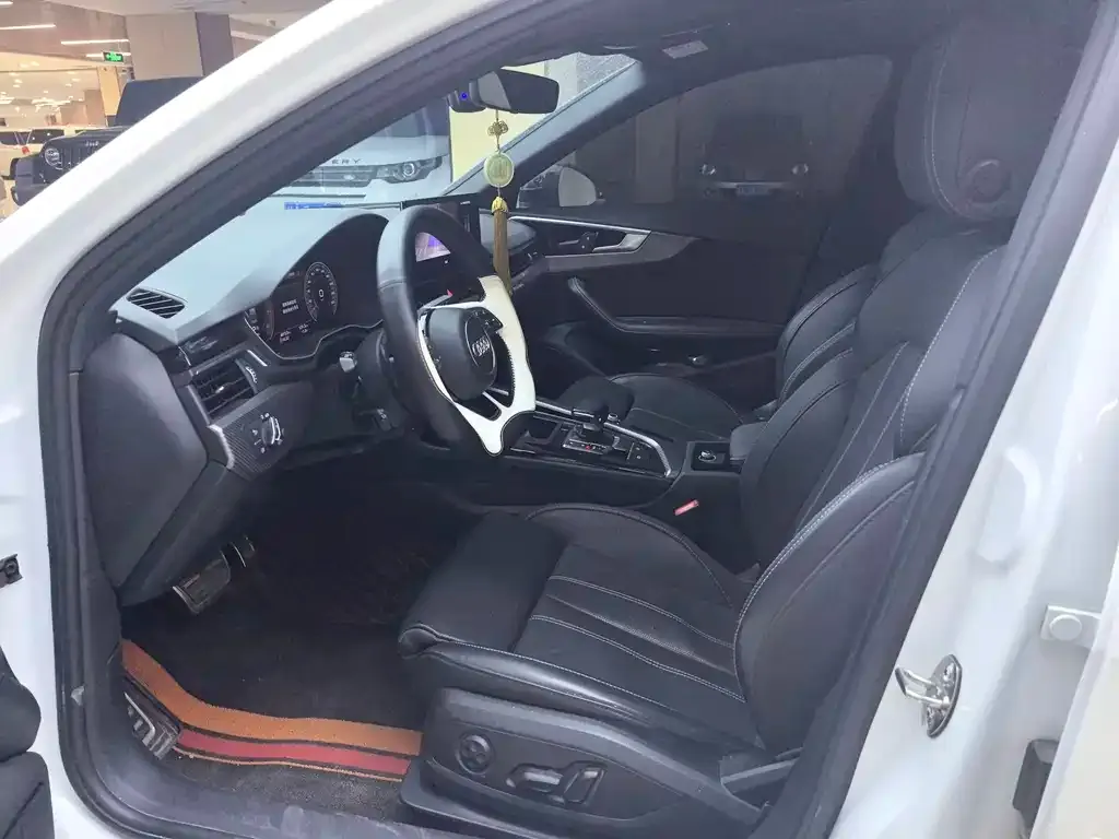 Audi A4L 2023 из CN, фото 6