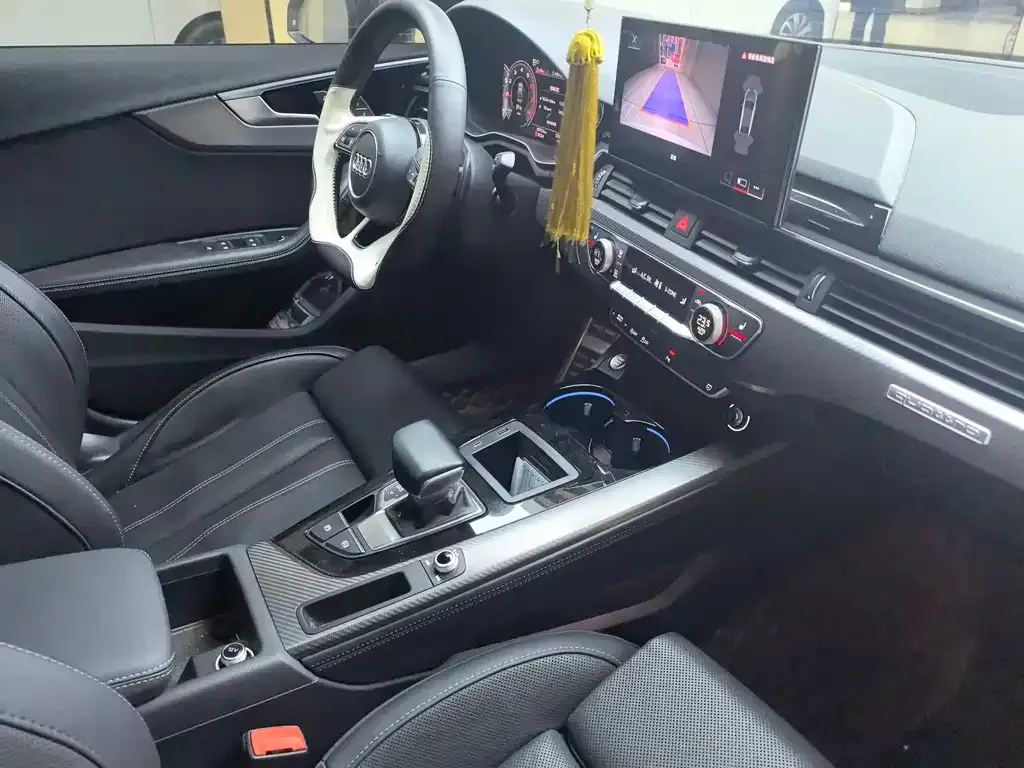 Audi A4L 2023 из CN, фото 10