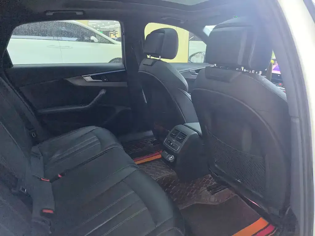 Audi A4L 2023 из CN, фото 7